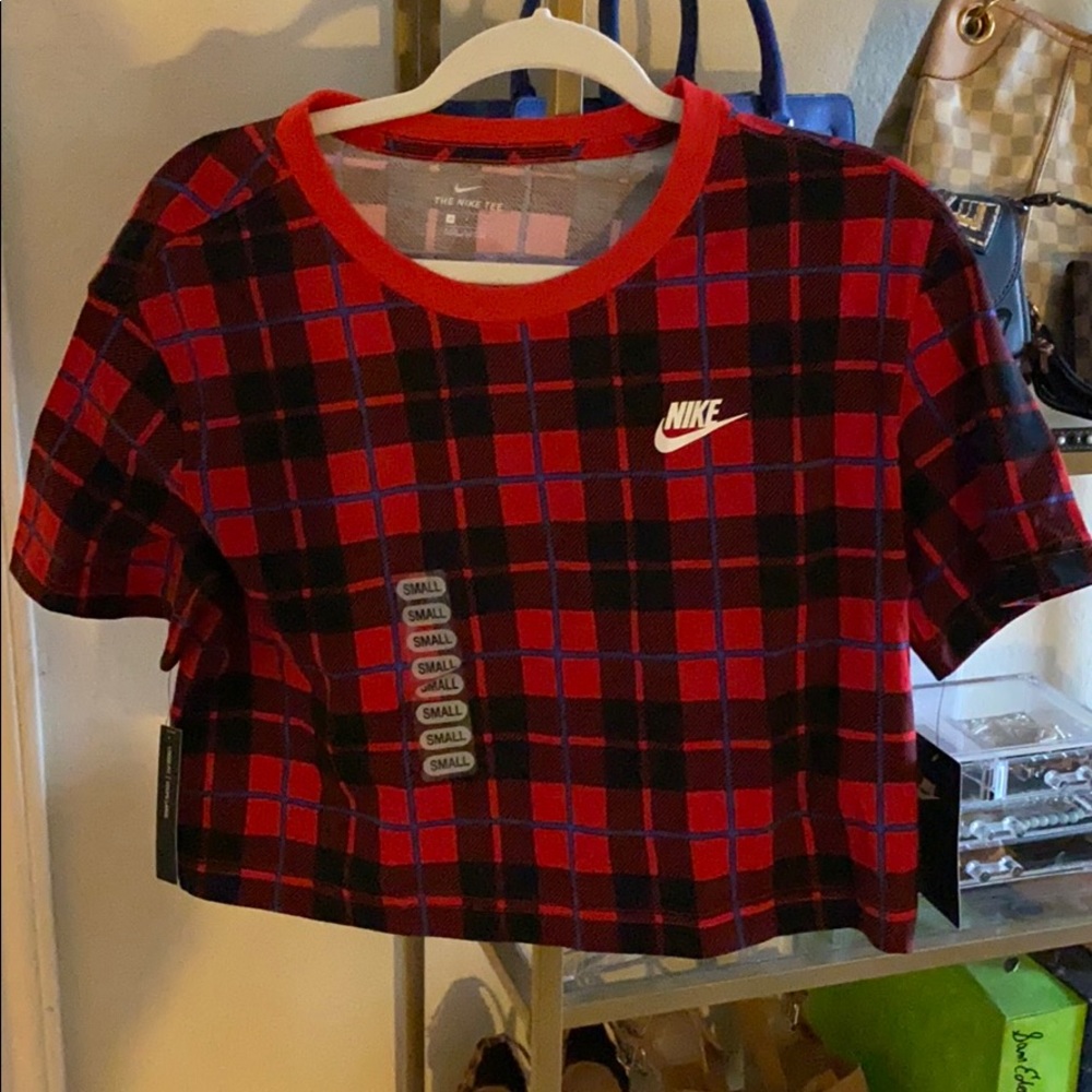 Cropped Nike top
